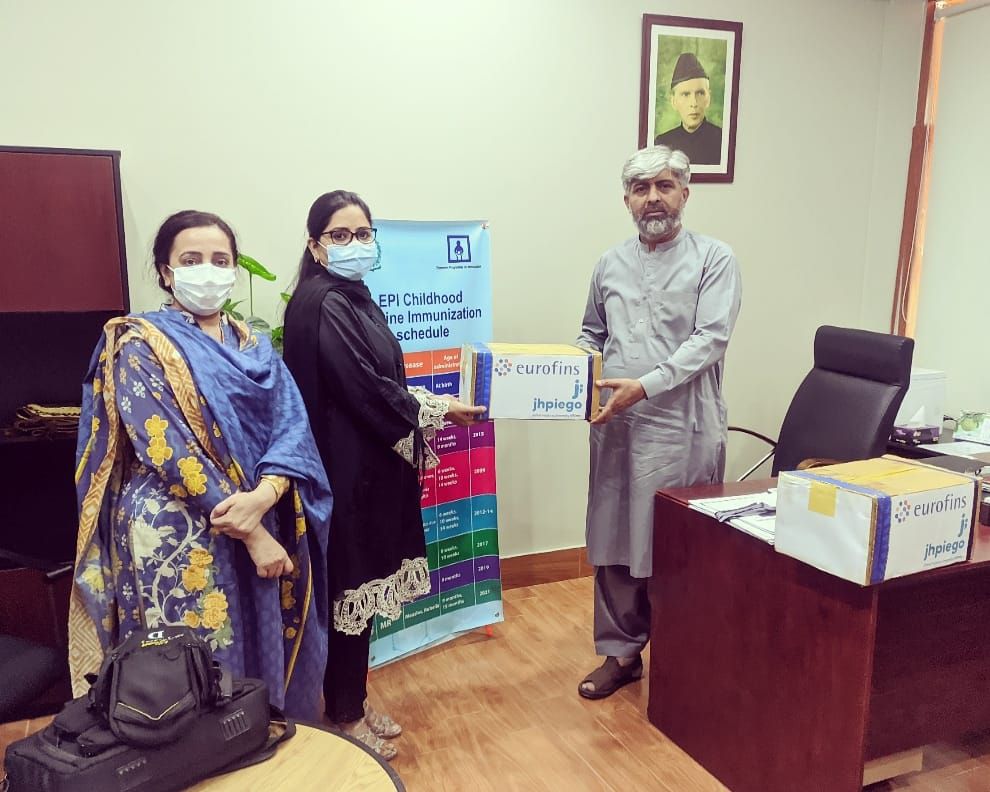 Dr. Kanwal Qayyum on behalf of JHPIEGO Pakistan presenting PPEs (inclusive of Gloves, Hand Sanitizers and Face Masks) to Dr. Muhammad Akram Shah, NPM EPI for the protection of Health Care Workers. 28.5.2021.